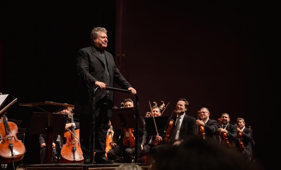 Casa cheia: Orquestra Sinfônica do Paraná emociona com obras de Strauss e convidados internacionais no Guairão