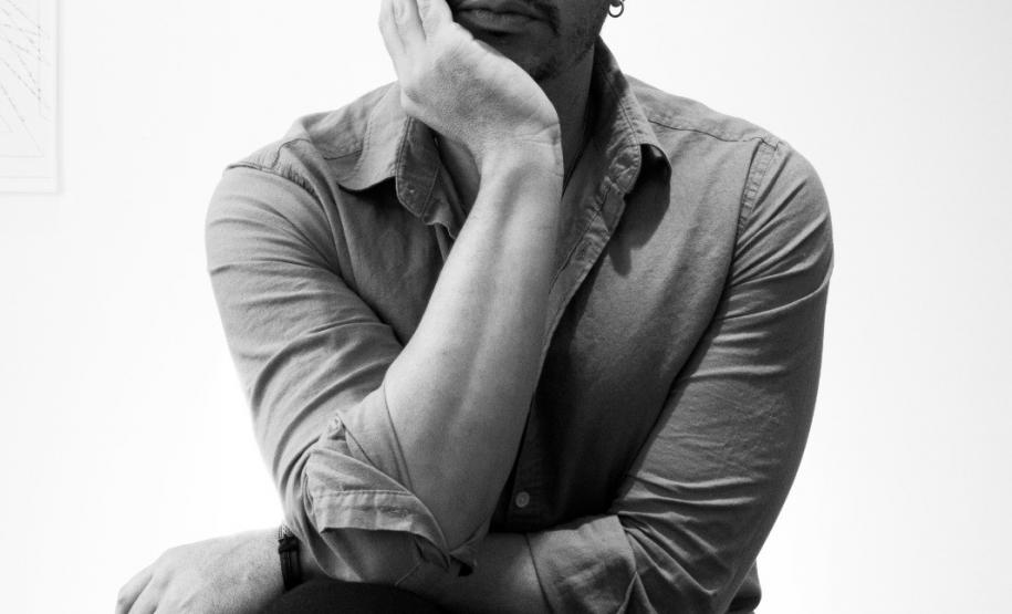 Saulo Soull com Gustavo Arthury apresentam “Canções para Teatro” no Miniauditório