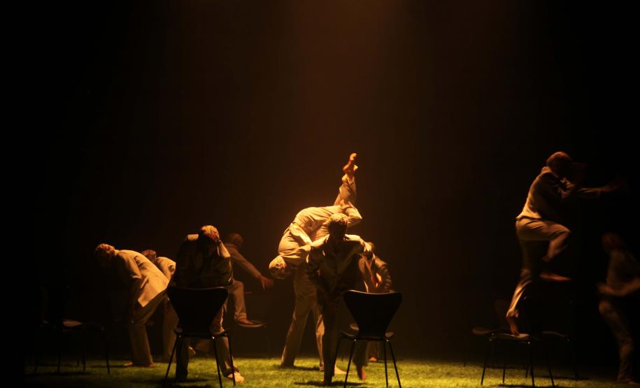 Balé Teatro Guaíra faz apresentação de espetáculos para alunos da rede pública