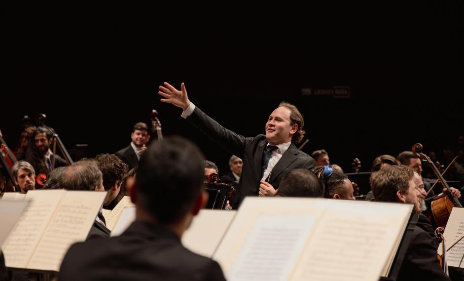 Mais de 1,3 mil pessoas assistem ao Concerto da Orquestra Sinfônica do Paraná com obras de Prokofiev