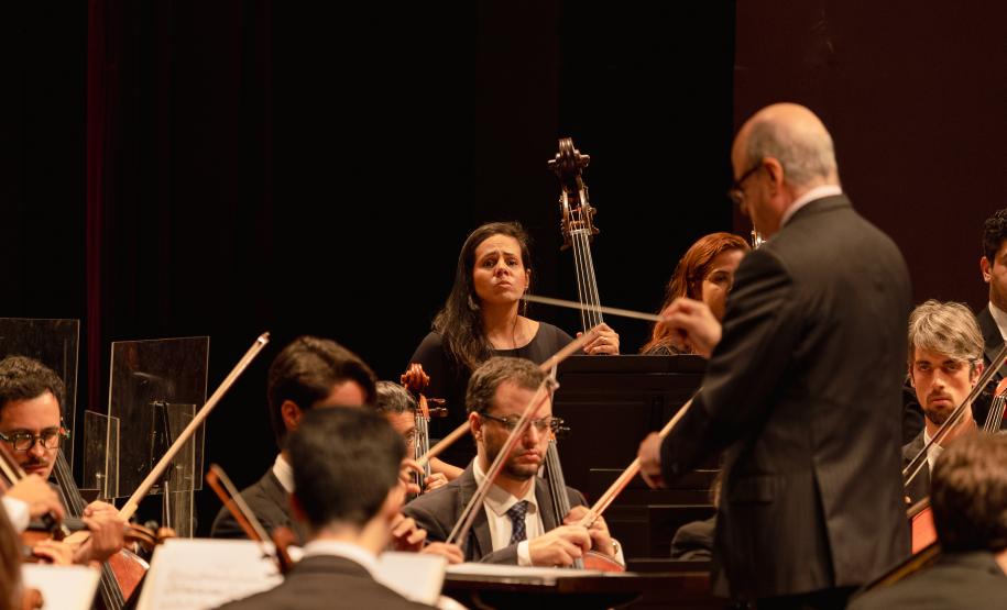 Orquestra Sinfônica do Paraná lota o Guairão em concerto matutino com a participação de pianista português
