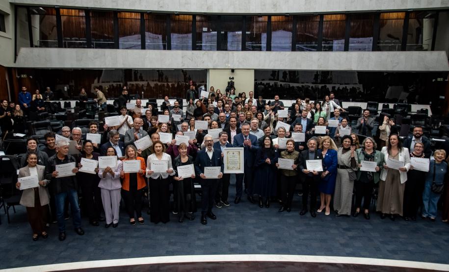 Assembleia Legislativa homenageia os 140 anos do Teatro Guaíra