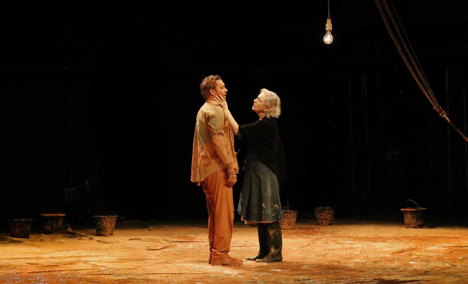 "Tom na Fazenda" no Guairinha: Sucesso internacional completa oito anos em cartaz