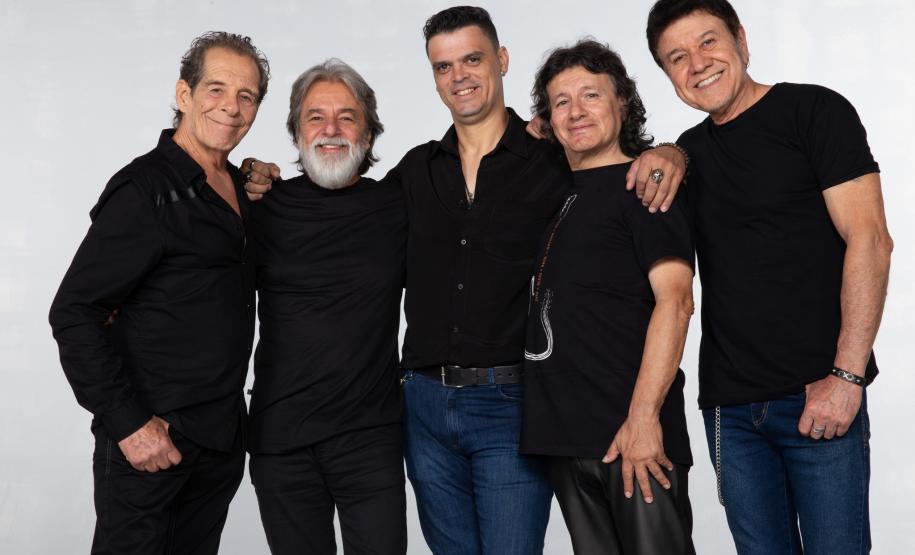 “Nossa Vida é um Palco”: Blindagem celebra 50 anos de carreira no Teatro Guaíra