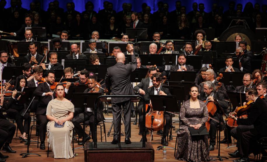 Apresentação do concerto de 40 anos da Orquestra Sinfônica do Paraná.