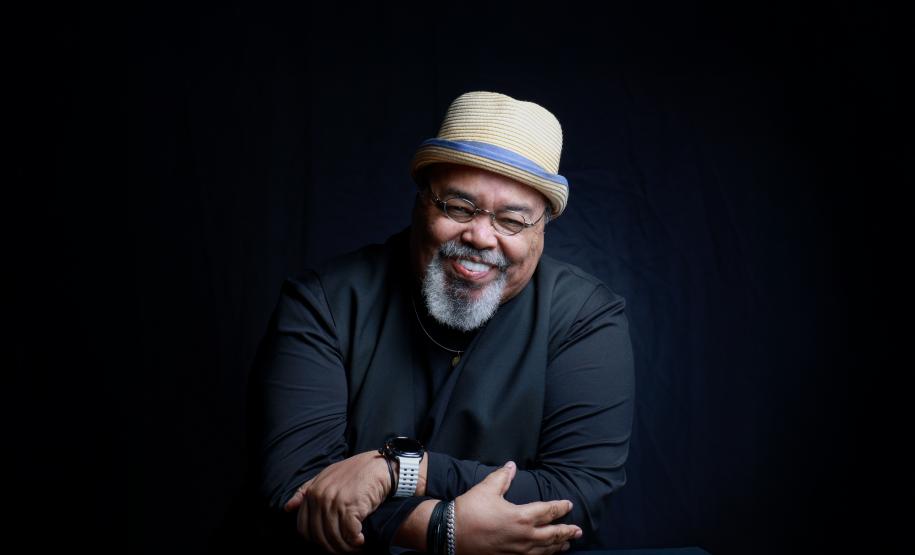 Passeio pela obra do artista: "Jorge Aragão 50 anos de Poesia", em apresentação única e gratuita