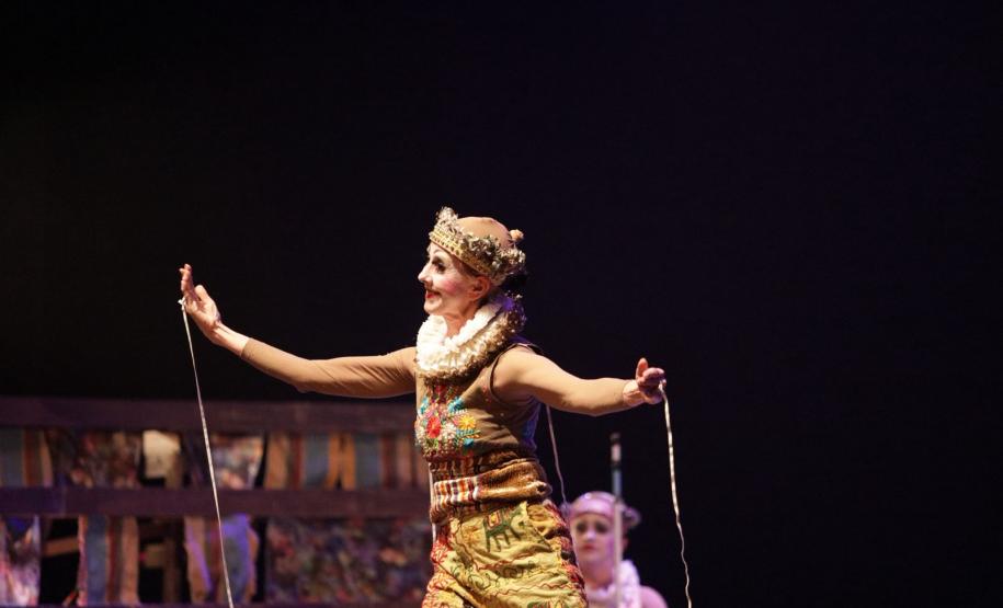 G2 Cia. de Dança encerra 35º Festival de Dança de Cascavel com teatro lotado.