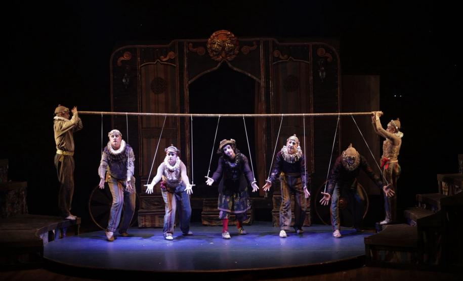 G2 Cia. de Dança encerra 35º Festival de Dança de Cascavel com teatro lotado.