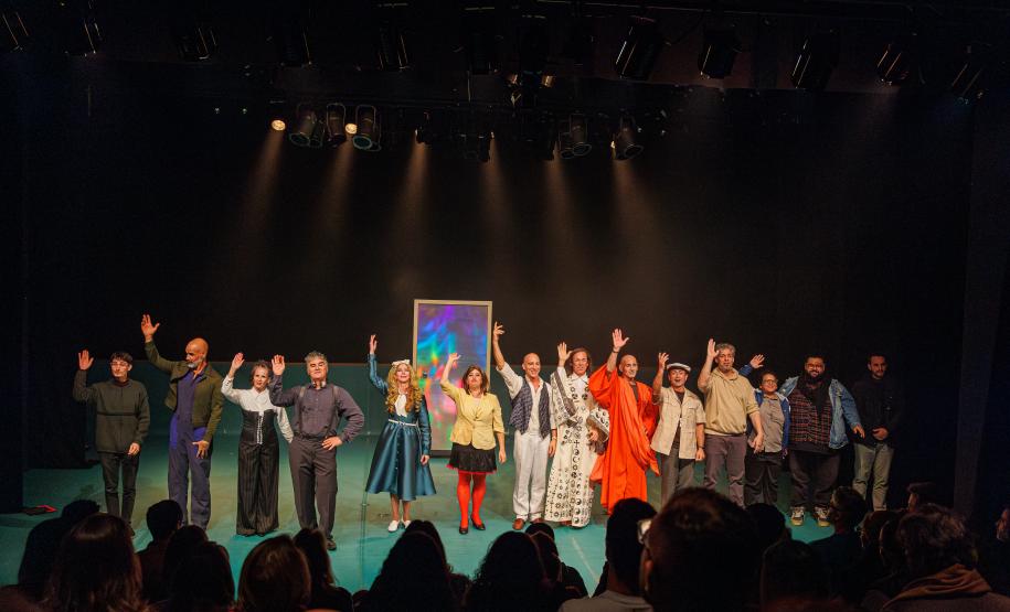 Espetáculo "Gregor, uma odisseia patética" do G2 Cia de Dança Teatro Guaíra