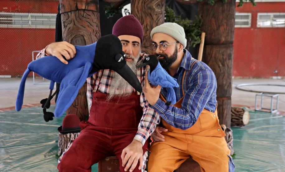 "Os Lenhados" espetáculo para crianças aborda temas como ganância, natureza e esperança