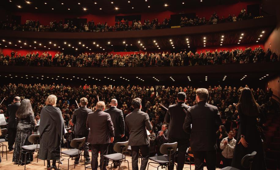 Orquestra Sinfônica do Paraná interpreta obras de Shostakovich e Elgas com convidados no Guairão