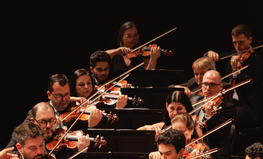 Emoção e despedida marcam concerto da Orquestra Sinfônica do Paraná que teve como tema a amizade