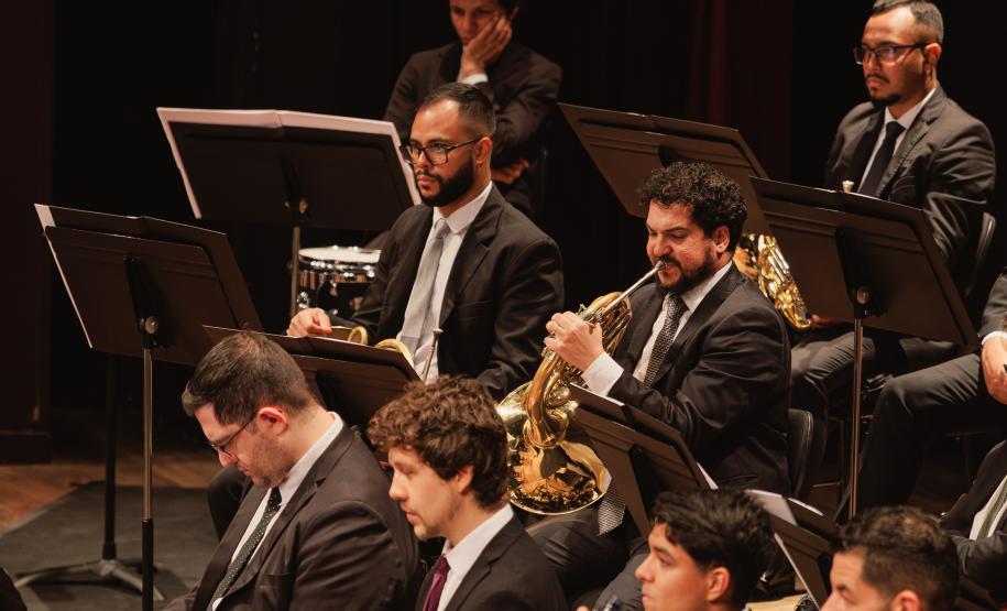Emoção e despedida marcam concerto da Orquestra Sinfônica do Paraná que teve como tema a amizade