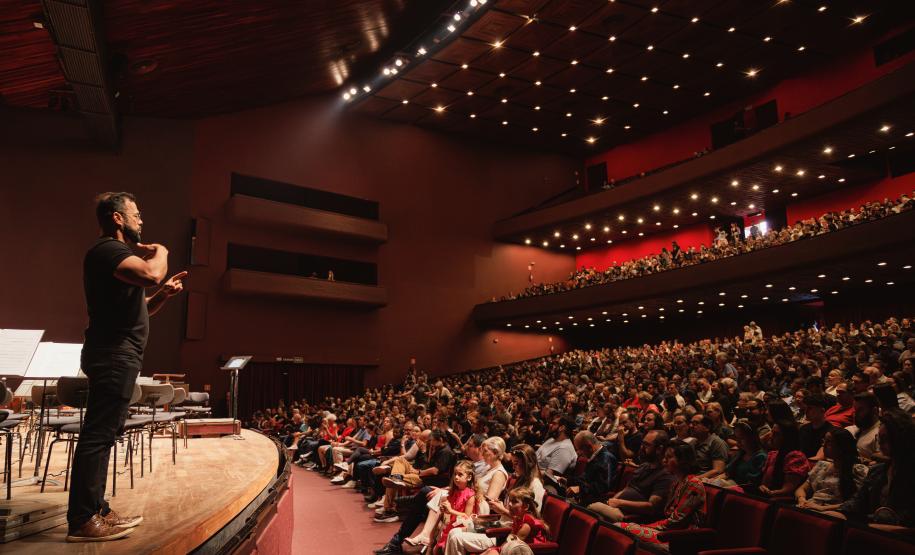 Emoção e despedida marcam concerto da Orquestra Sinfônica do Paraná que teve como tema a amizade
