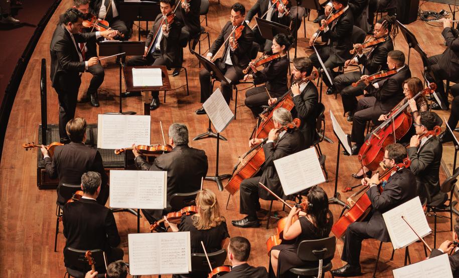 Emoção e despedida marcam concerto da Orquestra Sinfônica do Paraná que teve como tema a amizade