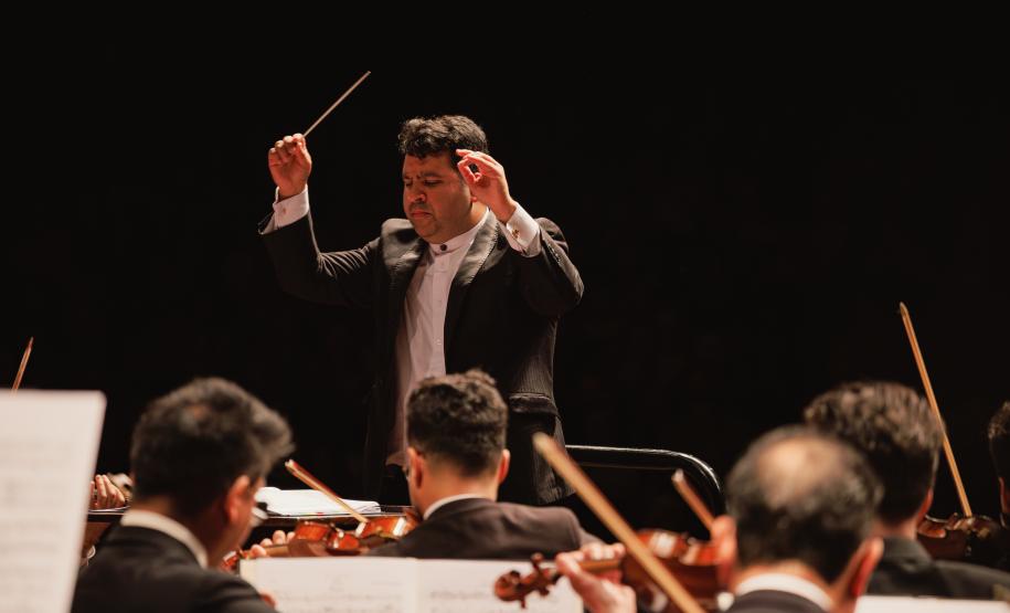 Emoção e despedida marcam concerto da Orquestra Sinfônica do Paraná que teve como tema a amizade