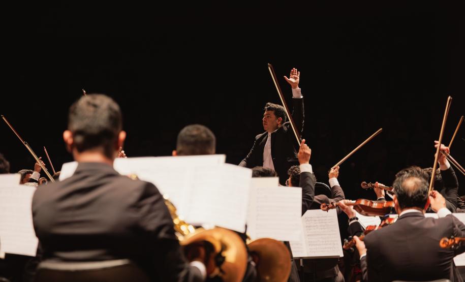 Emoção e despedida marcam concerto da Orquestra Sinfônica do Paraná que teve como tema a amizade