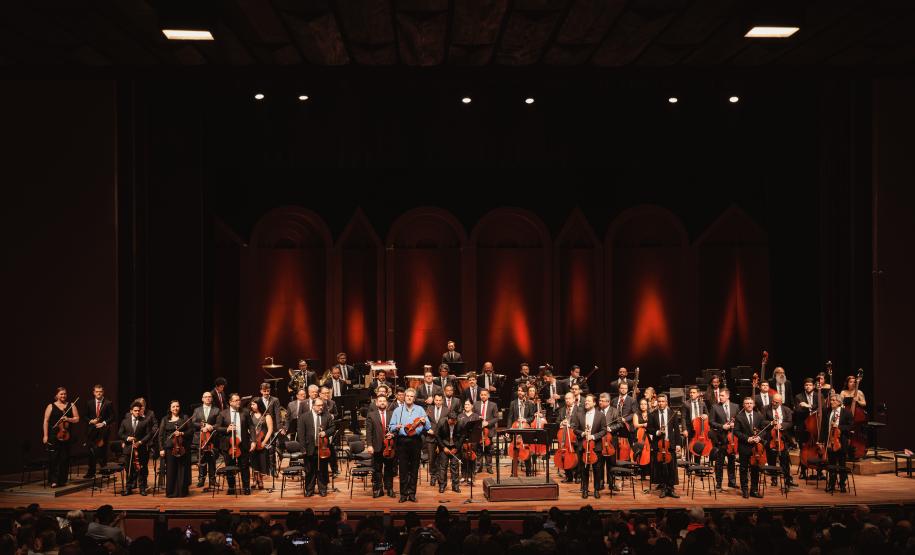 Emoção e despedida marcam concerto da Orquestra Sinfônica do Paraná que teve como tema a amizade