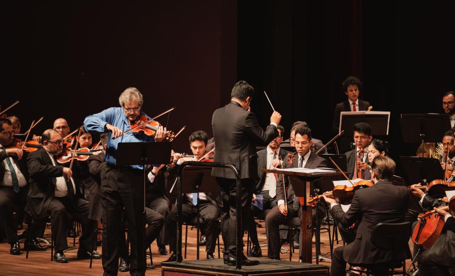 Emoção e despedida marcam concerto da Orquestra Sinfônica do Paraná que teve como tema a amizade
