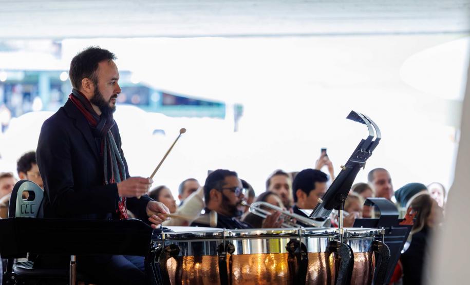 Apresentação da Orquestra Sinfônica do Paraná da série de concertos "Mostly Mozart" no MON deste sábado (06) atraiu mais de 1200 pessoas