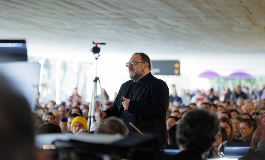 Apresentação da Orquestra Sinfônica do Paraná da série de concertos "Mostly Mozart" no MON deste sábado (06) atraiu mais de 1200 pessoas