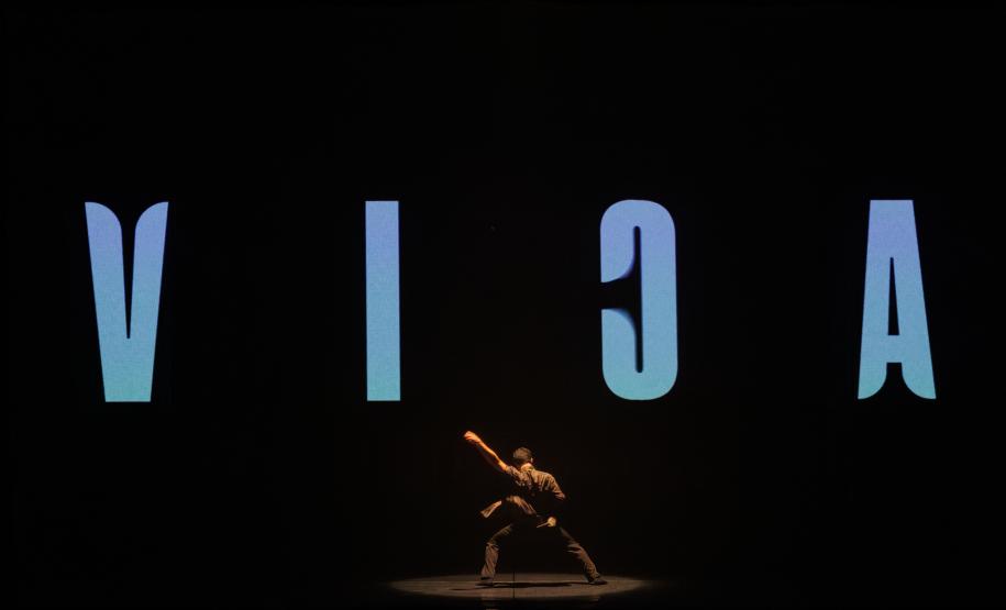 Duas noites de casa cheia marcam sucesso de V.I.C.A. e Stol no Guairinha