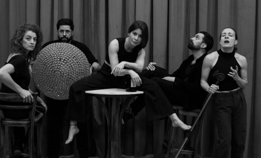 "No Céu da Boca",obra de Jamil Snege é celebrada em montagem no Teatro Zé Maria