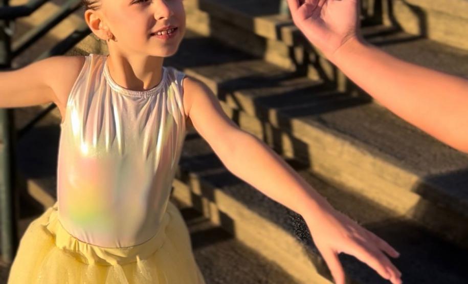 “Desencont(r)os”: Escola Ballet Coppelia do Brasil leva contos de fadas embaralhados ao Guairão