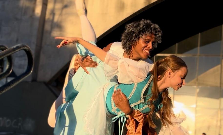 “Desencont(r)os”: Escola Ballet Coppelia do Brasil leva contos de fadas embaralhados ao Guairão
