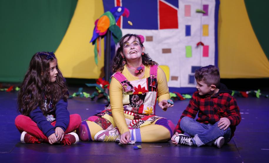 "Se Essa Rua Fosse Minha": Espetáculo premiado chega ao Guairinha no mês das crianças