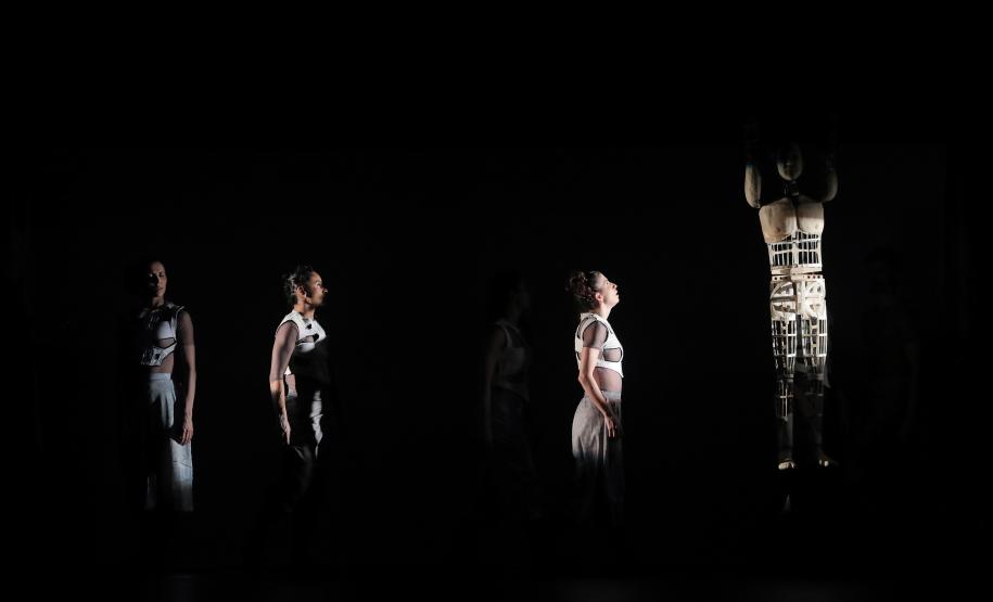 Balé Teatro Guaíra emociona plateia lotada na abertura do Festival de Dança de Londrina