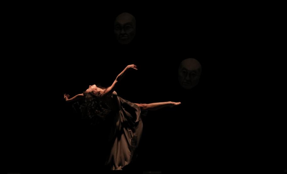 Balé Teatro Guaíra emociona plateia lotada na abertura do Festival de Dança de Londrina