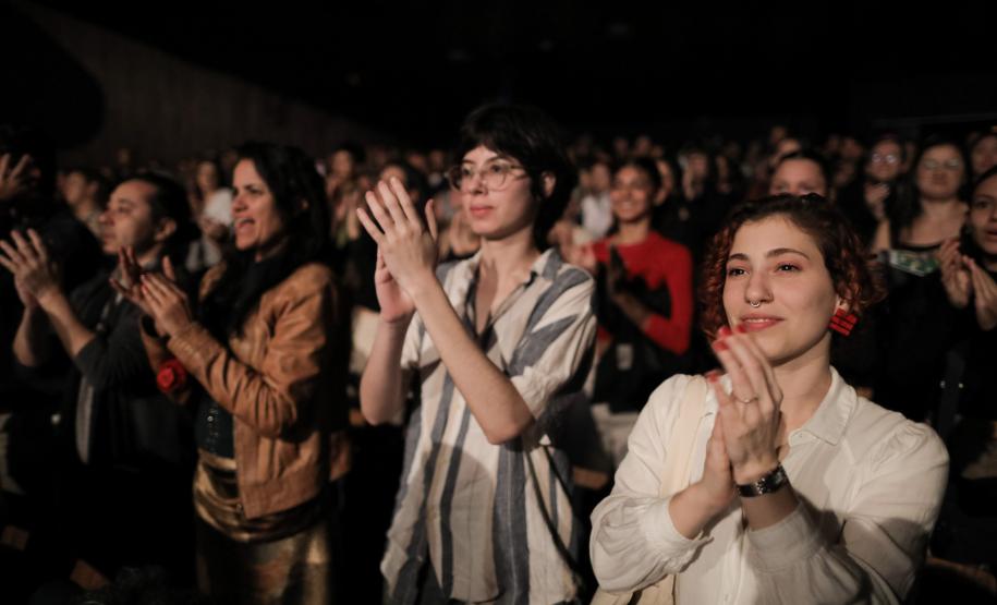 Balé Teatro Guaíra emociona plateia lotada na abertura do Festival de Dança de Londrina