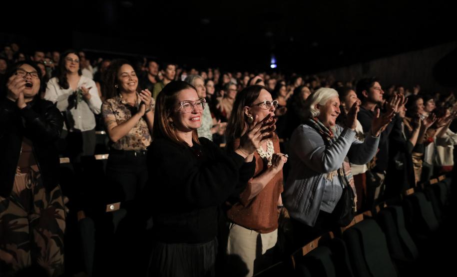 Balé Teatro Guaíra emociona plateia lotada na abertura do Festival de Dança de Londrina