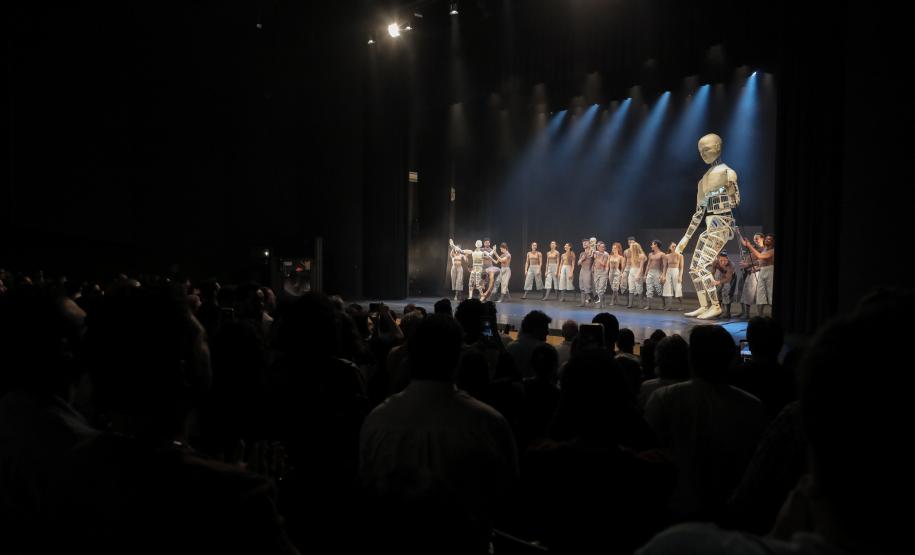 Balé Teatro Guaíra apresenta espetáculo que concorre a prêmio nacional em novembro, no Guairão