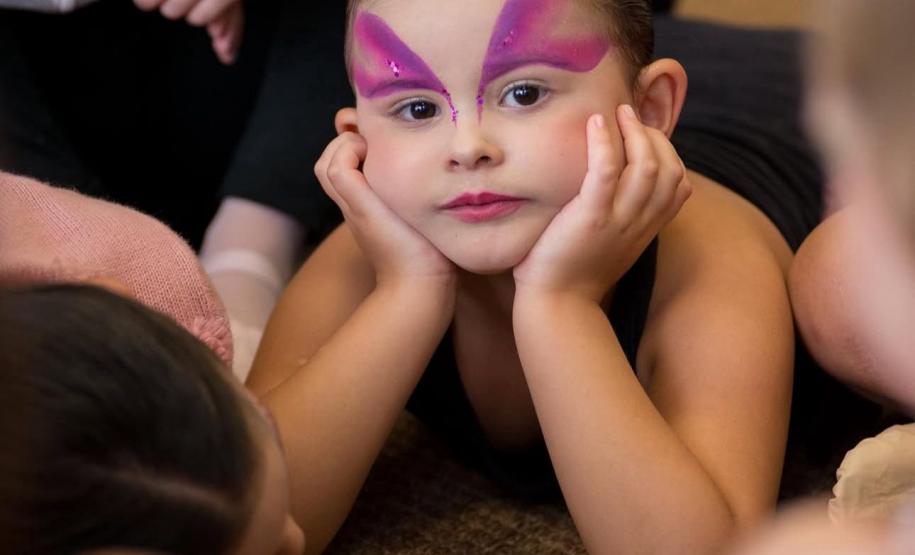  Escola Kaesemodel de Danças apresenta "Homenagem ao Cirque du Soleil" no Guairinha