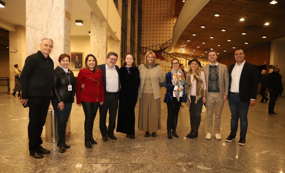 Concerto com Ópera de Paris e Orquestra Sinfônica do Paraná emocionou o público que lotou o auditório Bento Munhoz da Rocha Neto na noite desta quarta-feira (08).