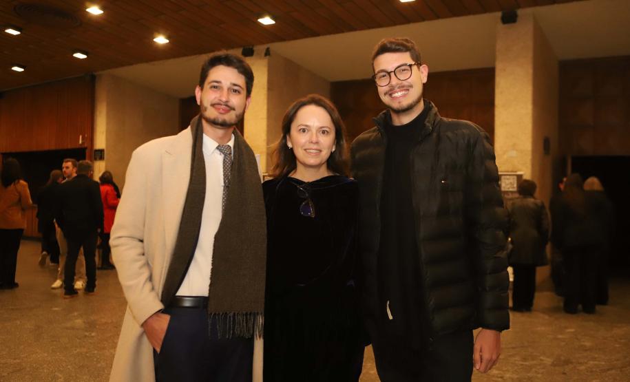 Concerto com Ópera de Paris e Orquestra Sinfônica do Paraná emocionou o público que lotou o auditório Bento Munhoz da Rocha Neto na noite desta quarta-feira (08).
