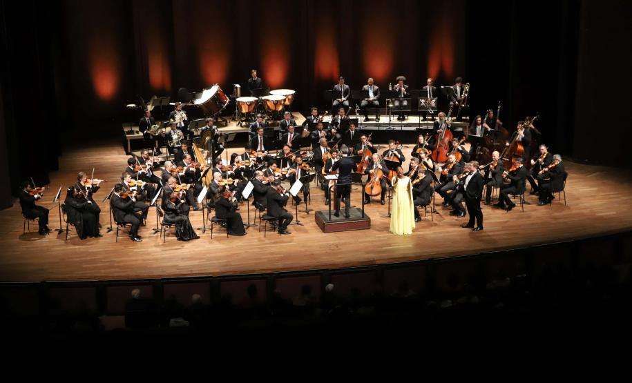 Concerto com Ópera de Paris e Orquestra Sinfônica do Paraná emocionou o público que lotou o auditório Bento Munhoz da Rocha Neto na noite desta quarta-feira (08).