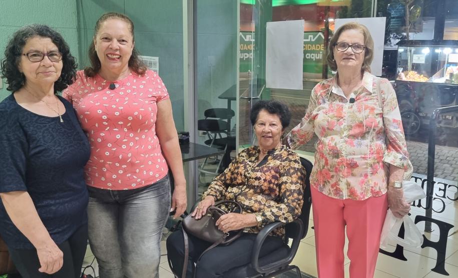 No Dia da Pessoa Idosa, G2 Cia. de Dança emocionou público de Apucarana. Na imagem, as amigas Maria de Moraes, Eliana Modesto, Rosa da Silva e Maria Andrade.