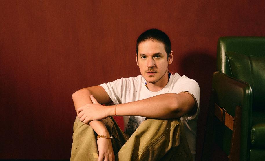 “Beleza. Mas agora a gente faz o que com isso?”: Rubel apresenta dois shows da turnê no Guairinha