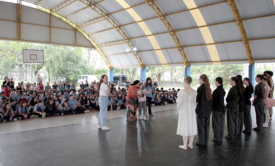 Escola de Dança Teatro Guaíra encerra o ano do projeto Pátios levando arte a mais de 5 mil pessoas