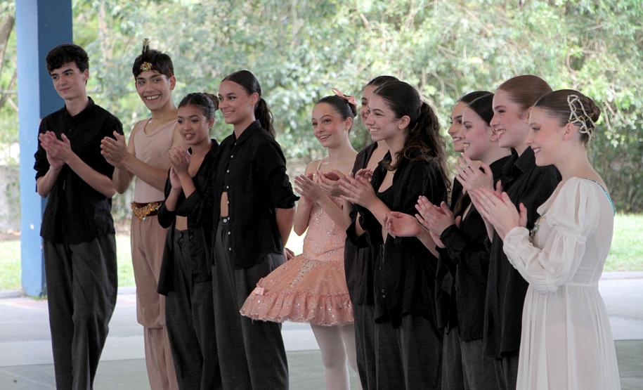 Escola de Dança Teatro Guaíra encerra o ano do projeto Pátios levando arte a mais de 5 mil pessoas