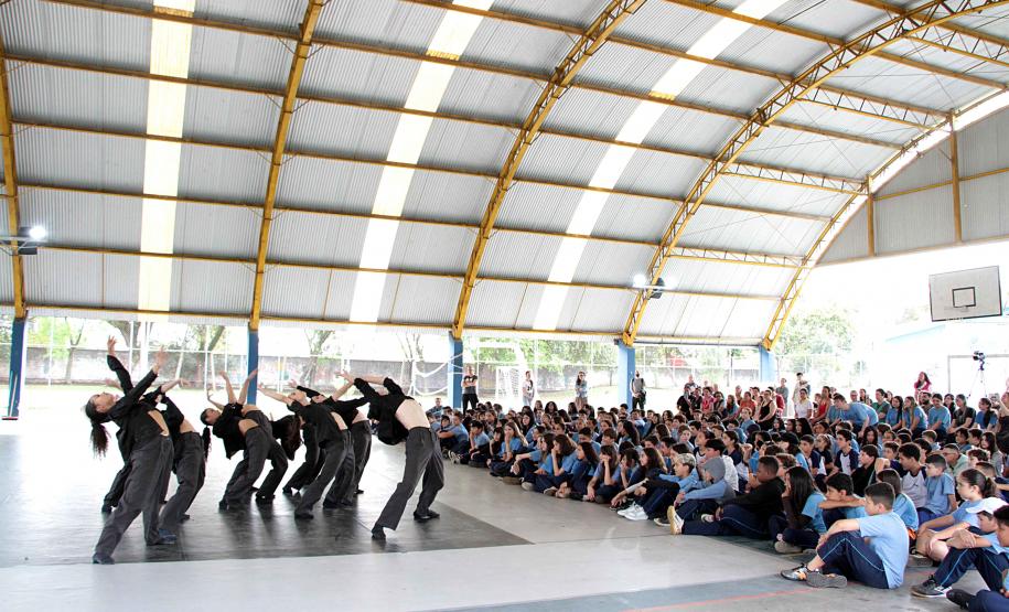 Escola de Dança Teatro Guaíra encerra o ano do projeto Pátios levando arte a mais de 5 mil pessoas