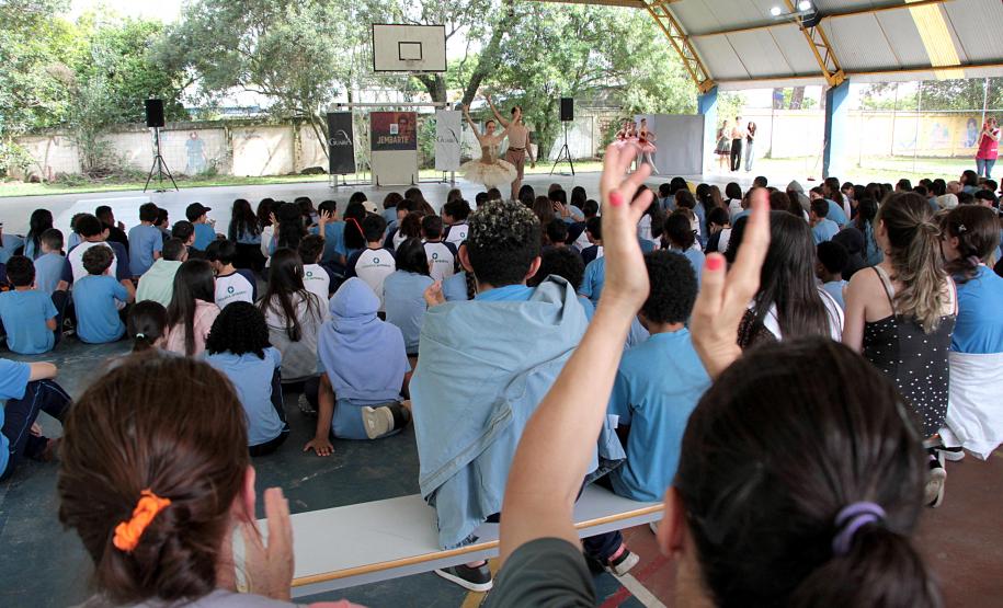 Escola de Dança Teatro Guaíra encerra o ano do projeto Pátios levando arte a mais de 5 mil pessoas