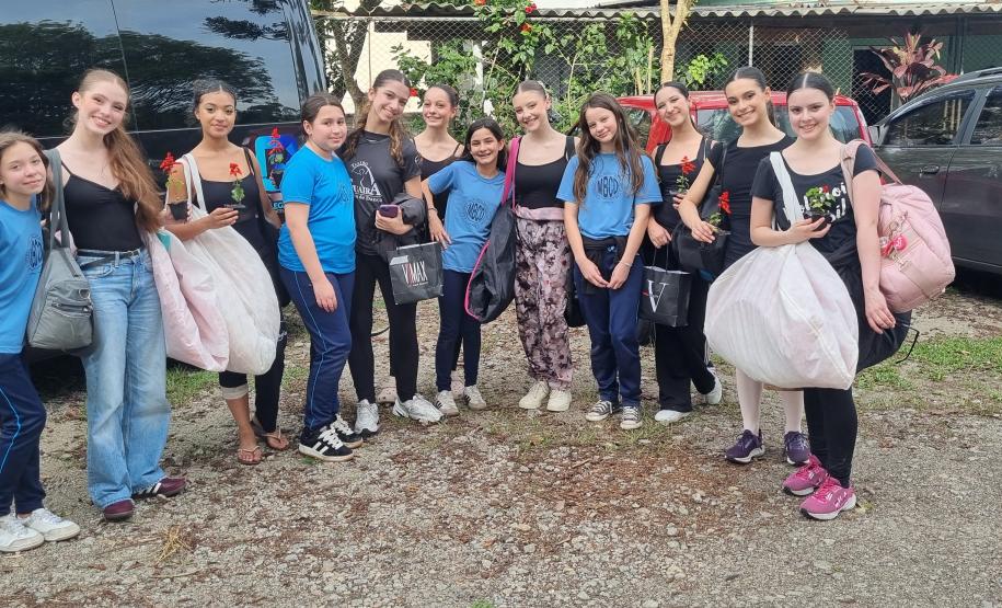 Escola de Dança Teatro Guaíra encerra o ano do projeto Pátios levando arte a mais de 5 mil pessoas