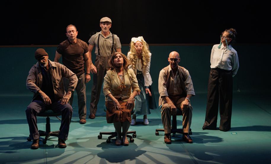 Última apresentação de "Gregor - uma odisseia patética" emocionou o público