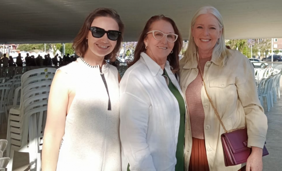 Giovana Varela, Iara Varela e Daniela Farfus são frequantadores assíduas das aapresentações da Orquestra e  conferiram pela primeira vez o concerto da série especial da Orquestra Sinfônica realizada no MON.