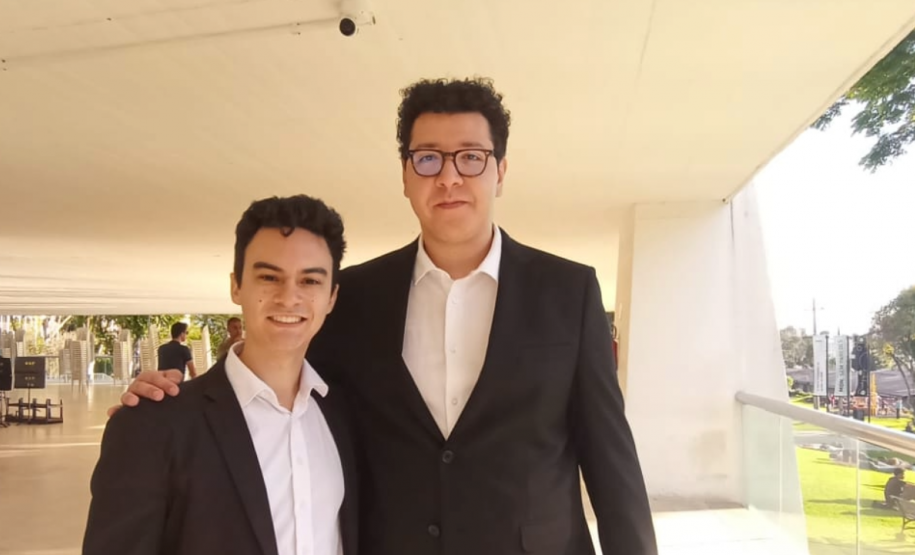 O Spalla Ricardo Molter e o maestro convidado Matheus Carneiro.