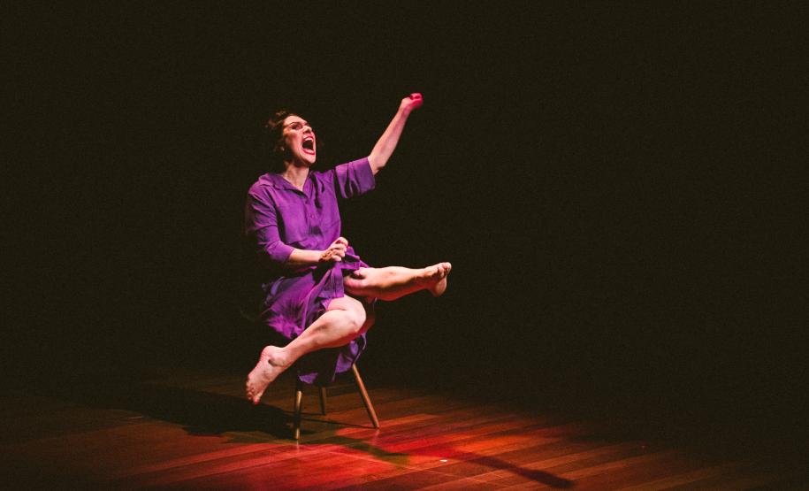 Espetáculo “Do Dia Que Olhei no Espelho e Não Me Encontrei” em nova temporada no Miniauditório